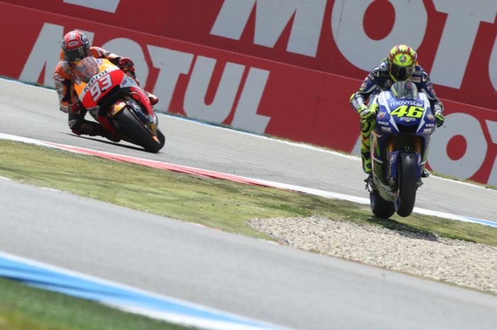 Flashback MotoGP Belanda 2015, Duel Rossi Versus Marquez Di Tikungan ...