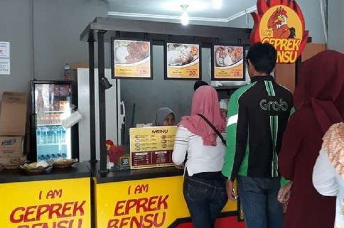 Oknum Karyawan Ayam Geprek Bensu Keroyok Driver Ojol Ruben