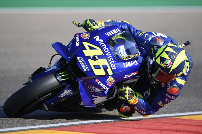 Viral Beredar Meme Valentino Rossi Balapan Naik Sepeda Listrik Bikin Ngakak