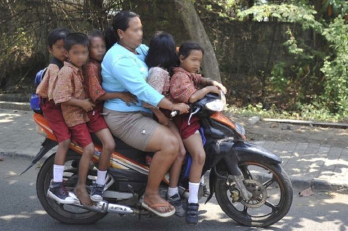 Banyak Pemotor Enggak Pakai Helm  di Pantura Polisi 