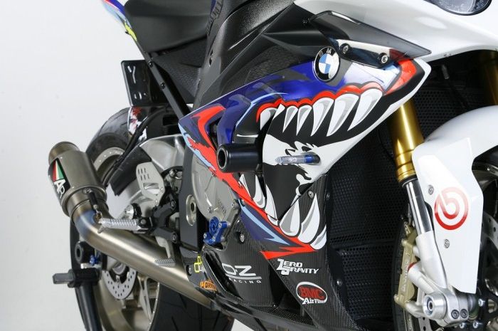 Оклейка мотоцикла пленкой BMW s1000rr